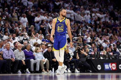 NBA: Stephen Curry signs contract extension with Golden State .
